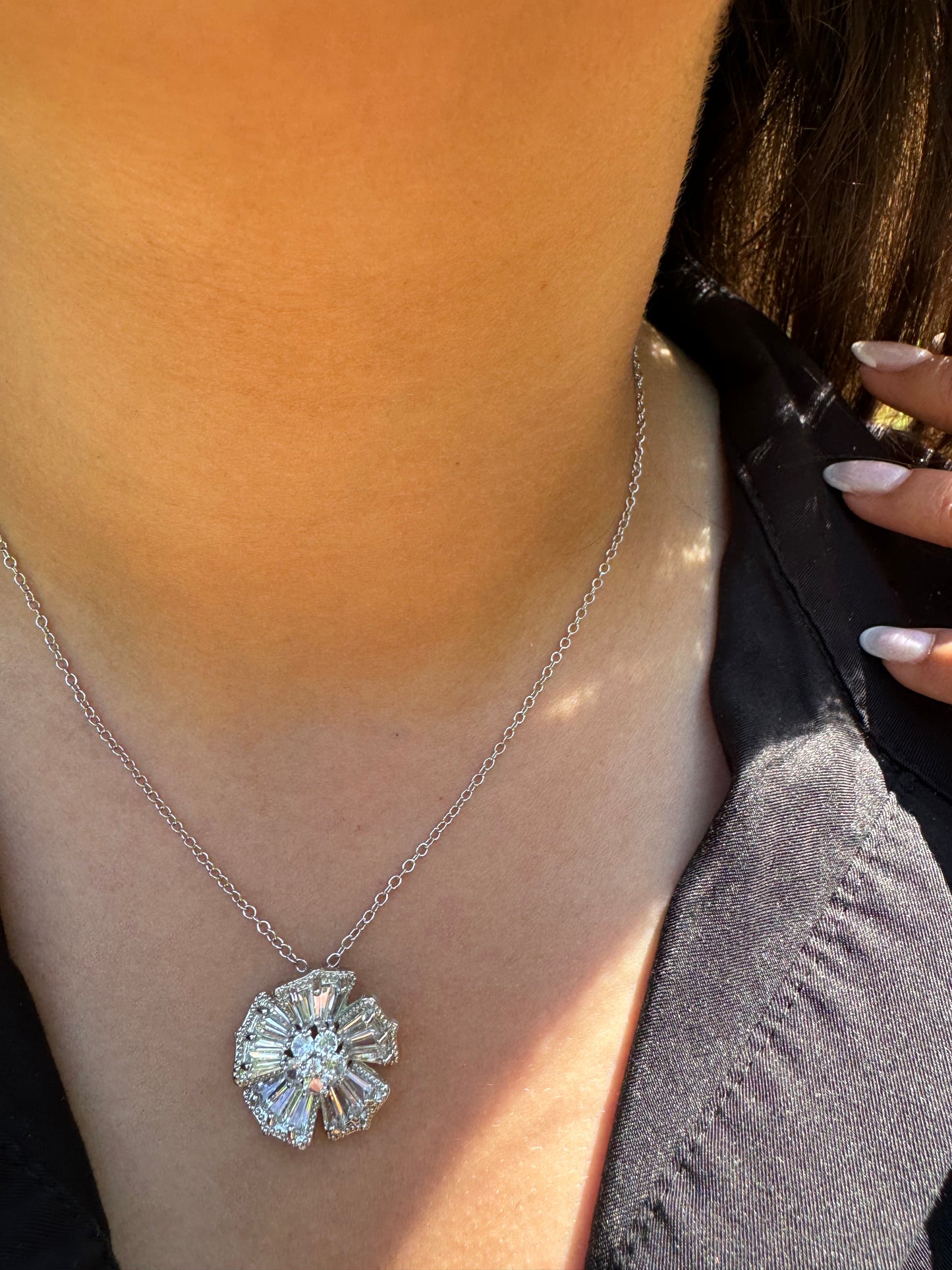 Edged Flower Necklace