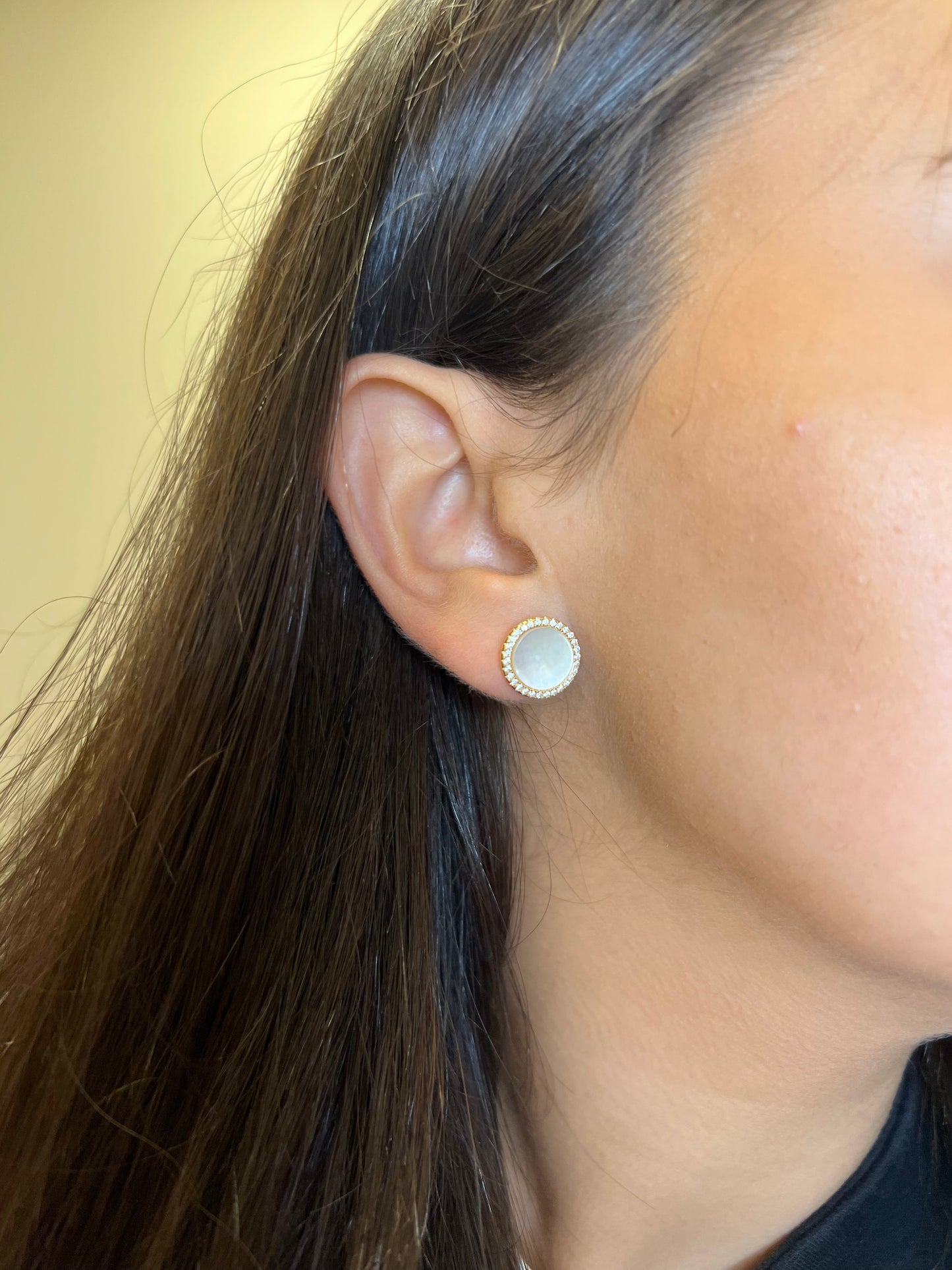 Mother of pearl flat earrings