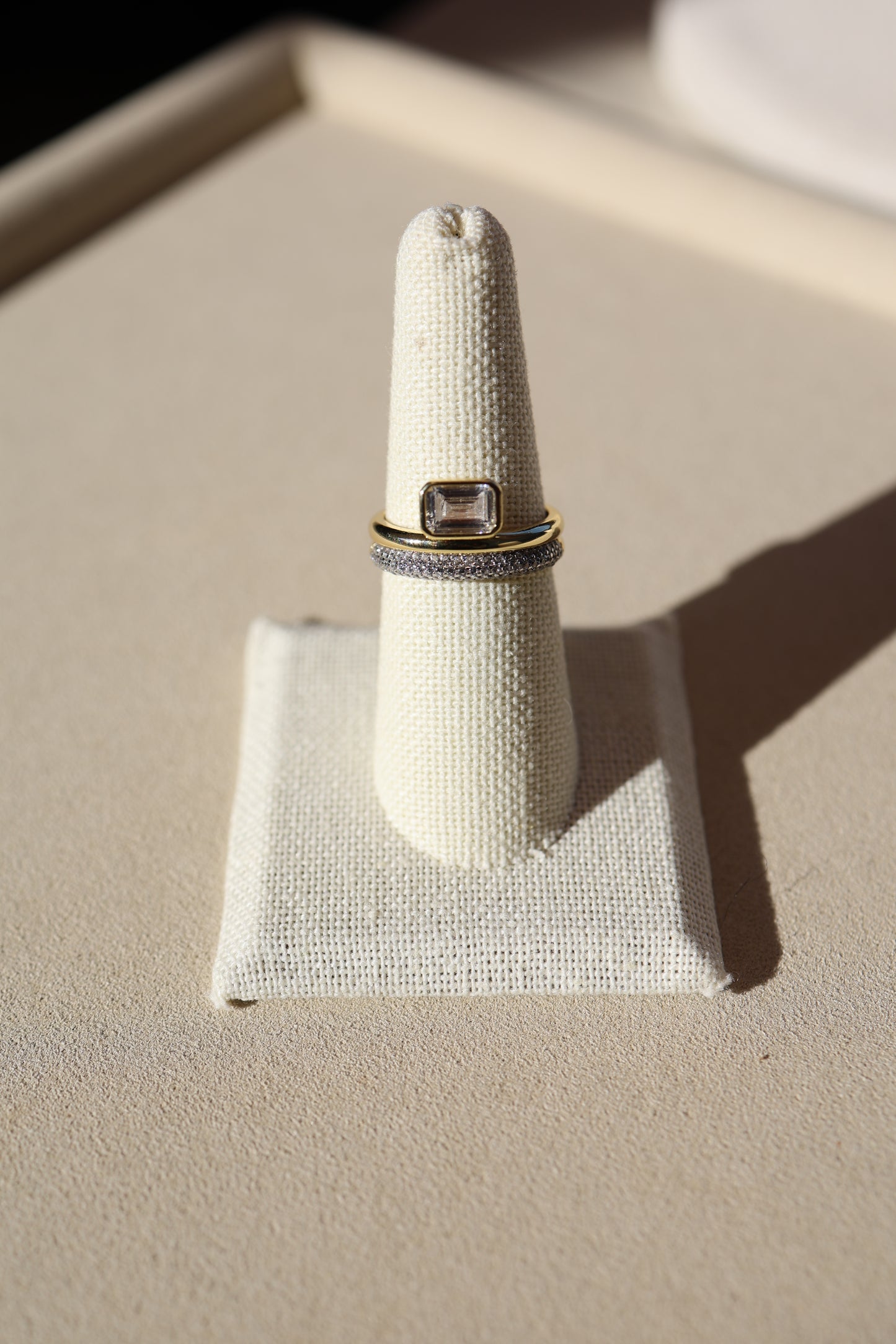 Luxe Emerald Pave Glow Ring