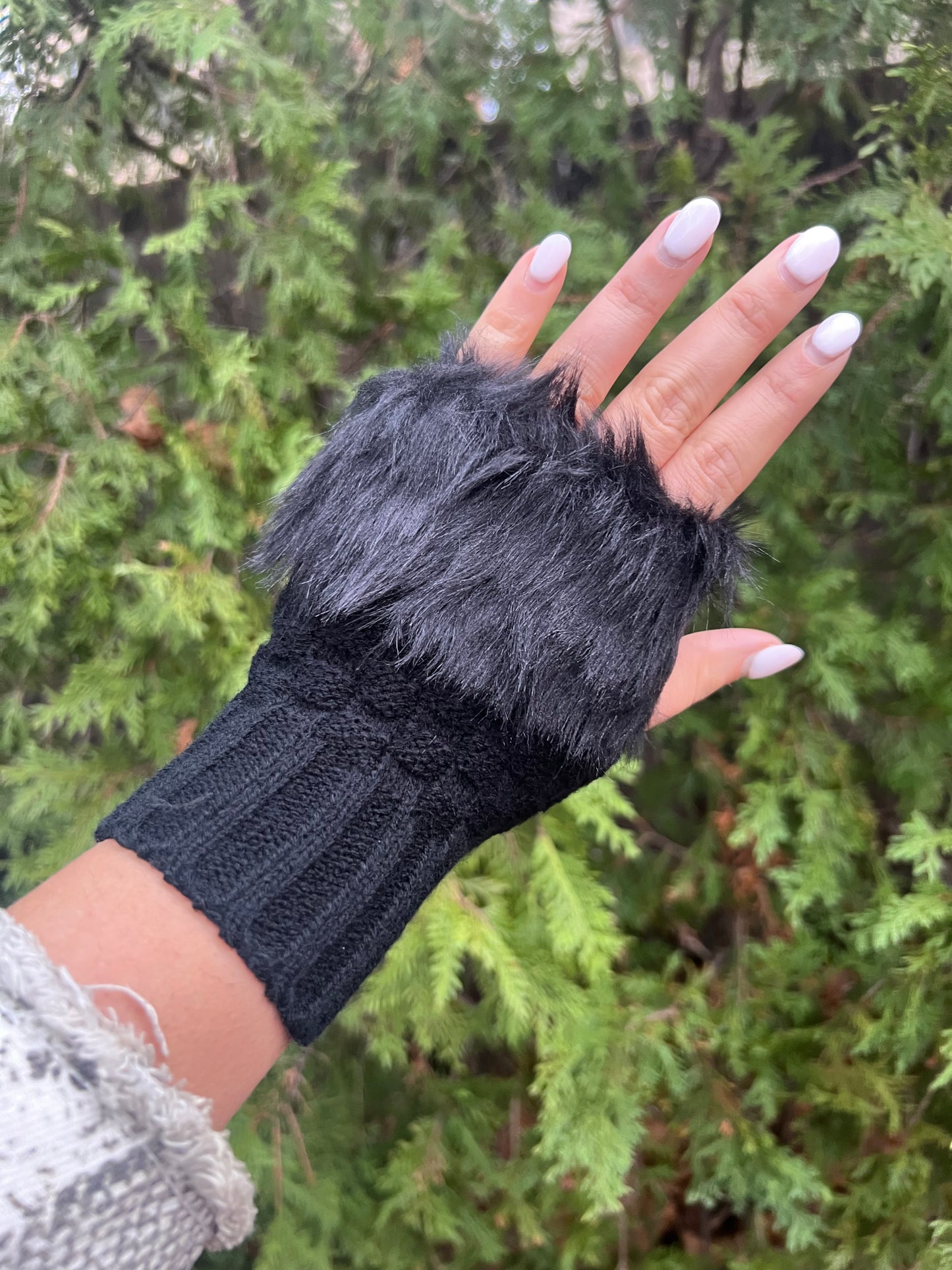 Chic Peek Fingerless Flair