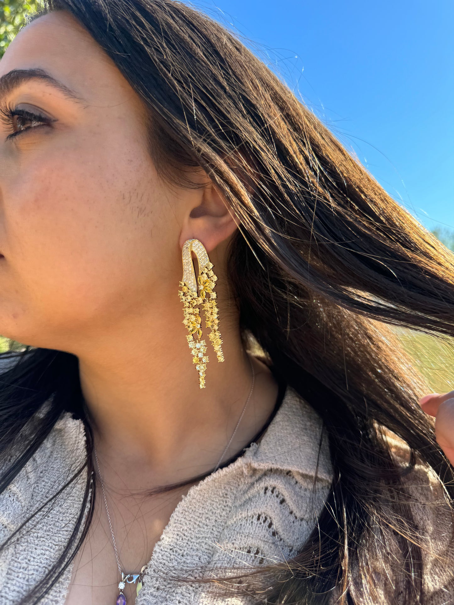 Hanging cluster earrings