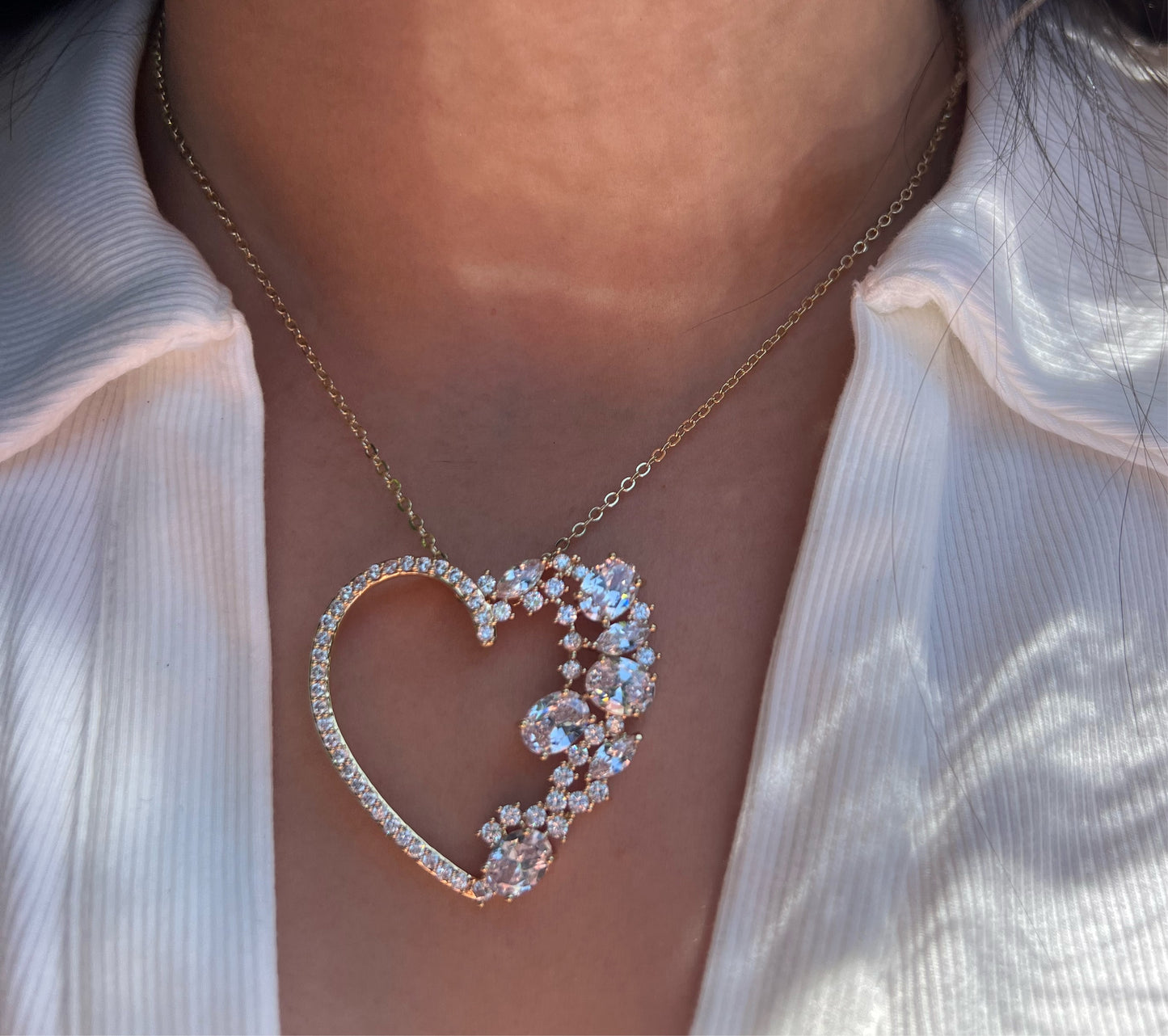 Heart necklace with side stones