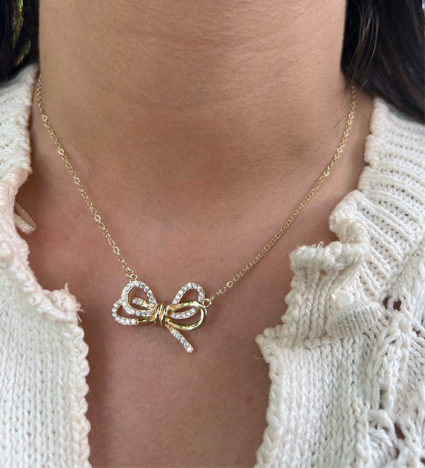 Bow necklace