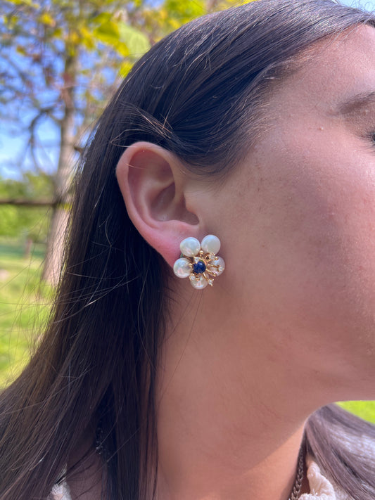 Pearl flower Stud earrings