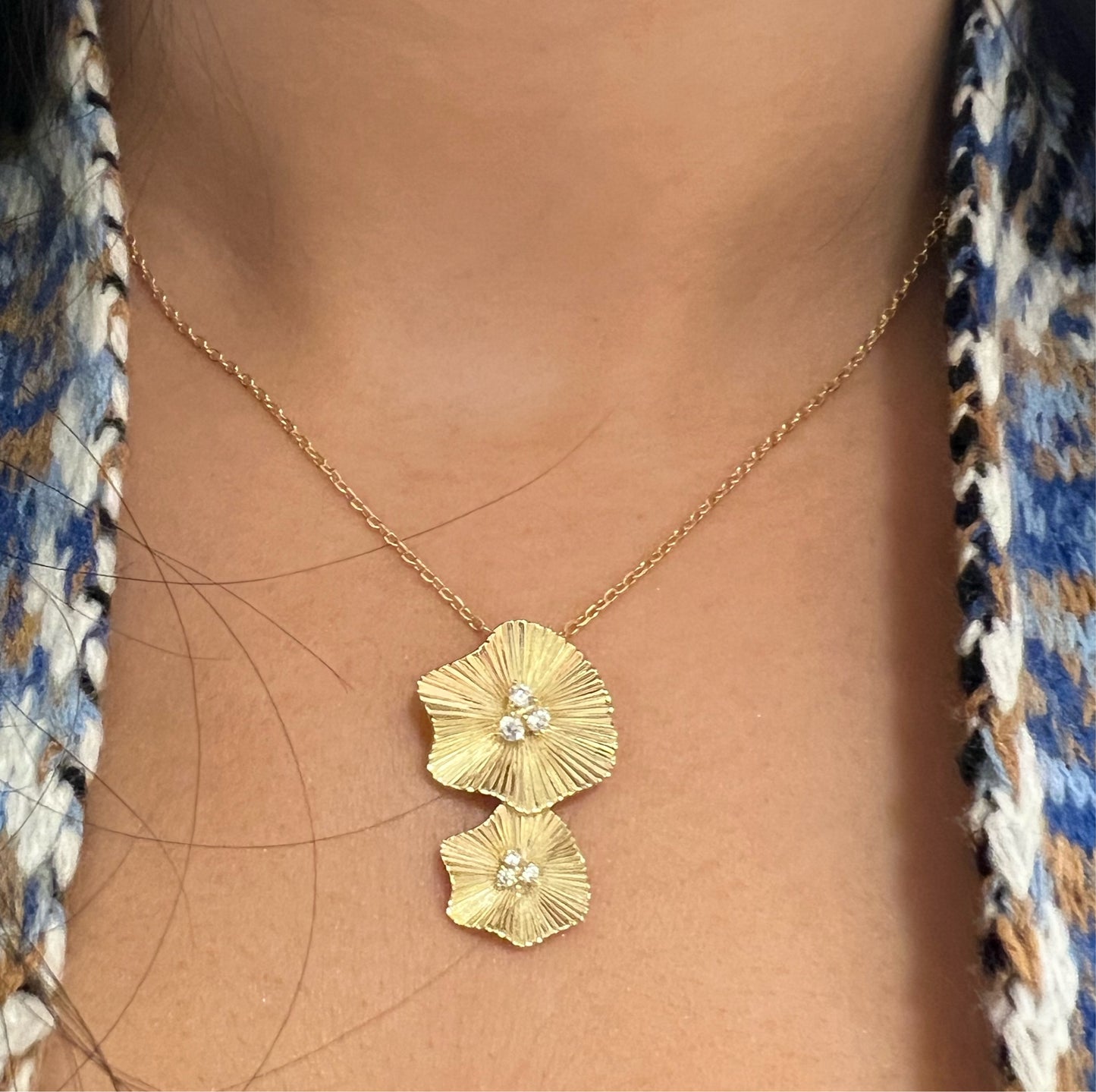 Double Ribbed Flower Necklace