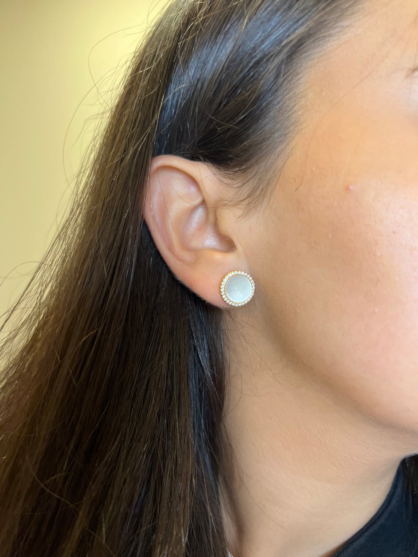 Mother of pearl flat earrings