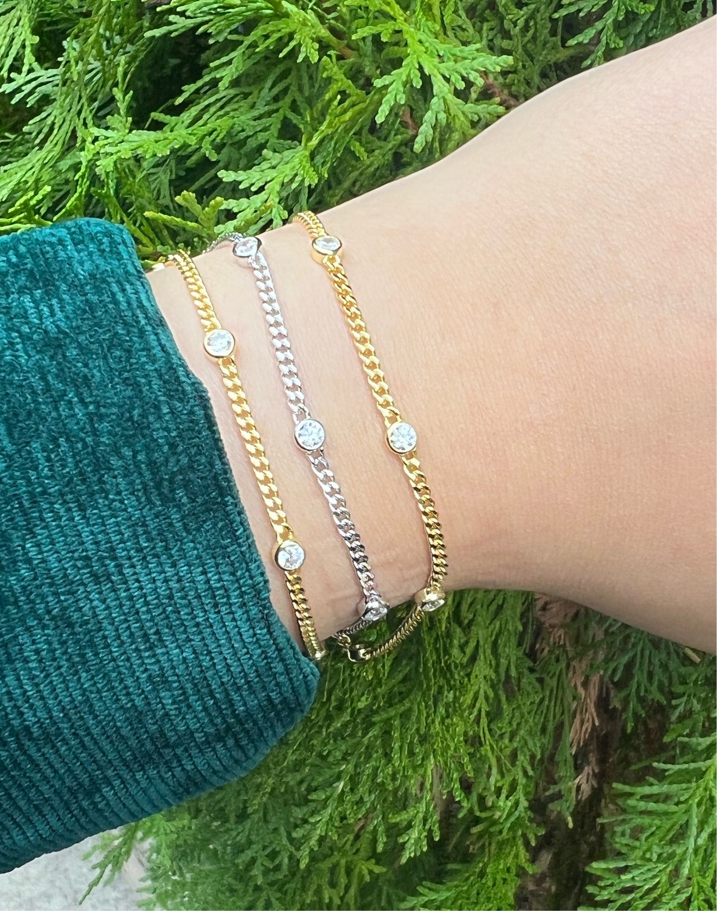 Dainty bezel Bracelet