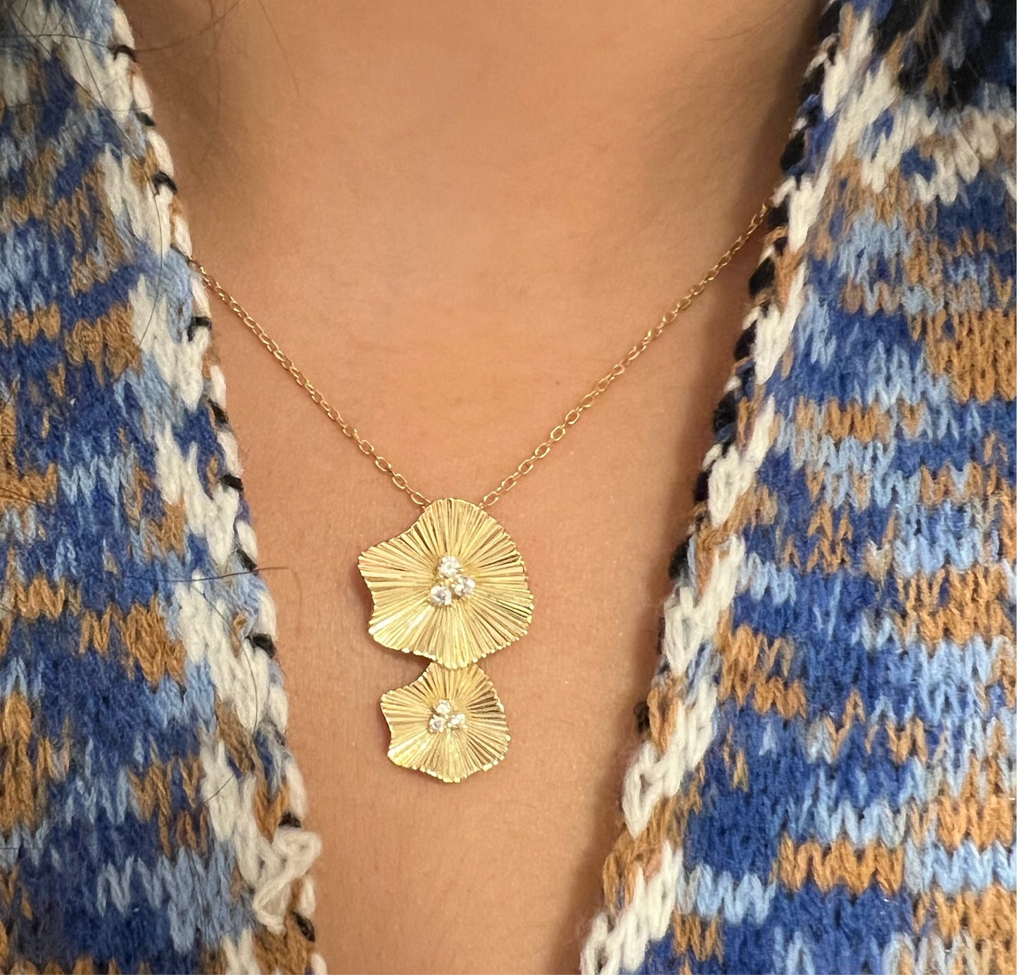 Double Ribbed Flower Necklace