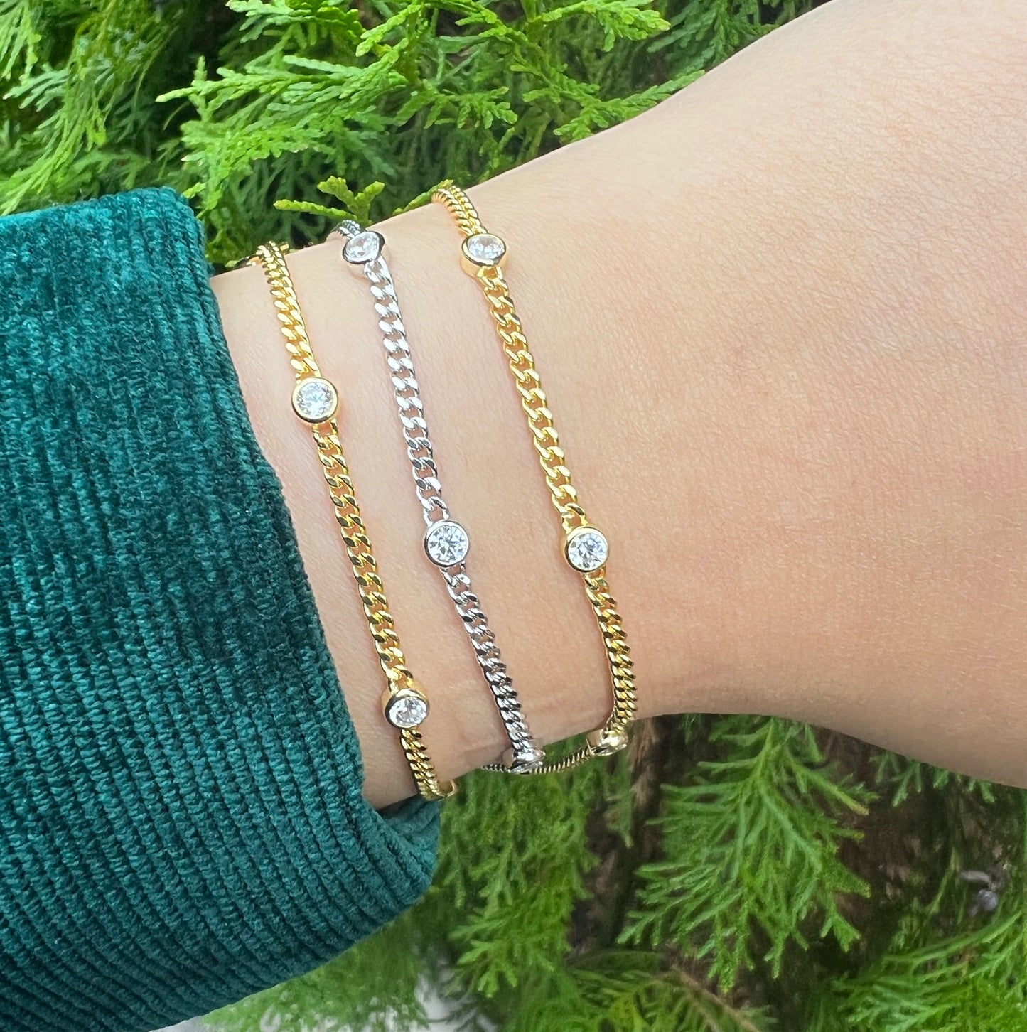 Dainty bezel Bracelet